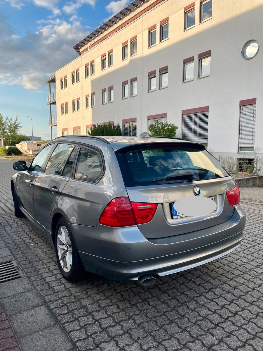 BMW 320 2011 — photo 7