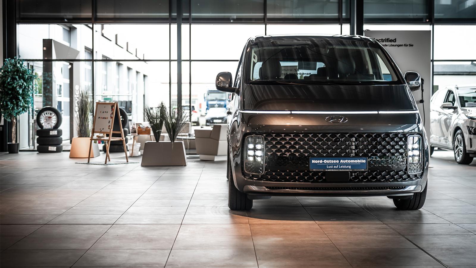 showroom-image-top