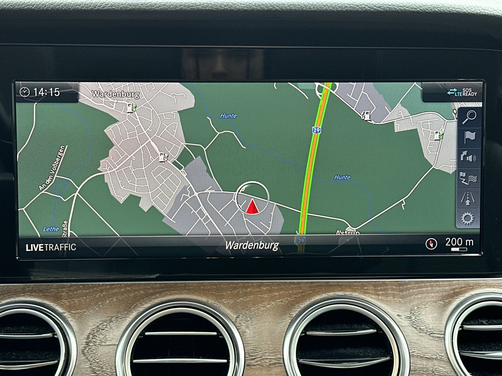 Fahrzeugabbildung Mercedes-Benz E 300de T AMG-Line NAV+LED+360°+PANORAMA+BURMEST