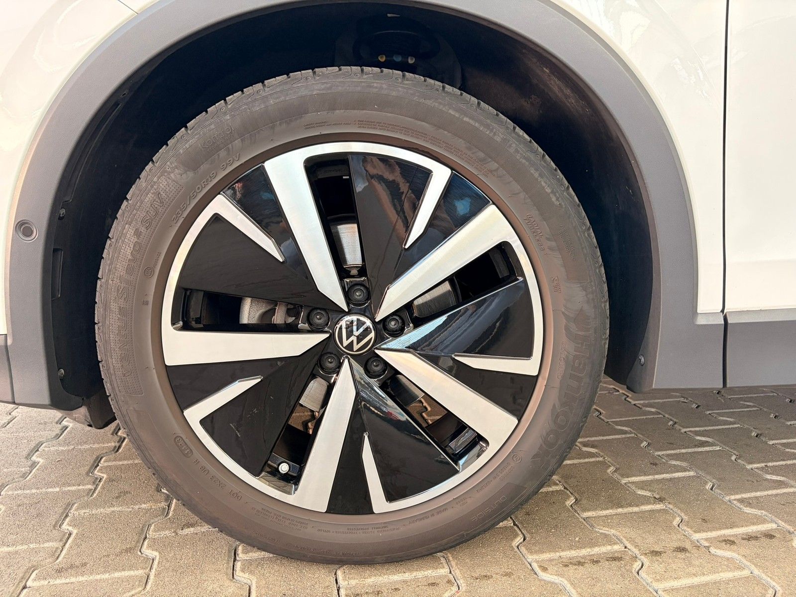 Fahrzeugabbildung Volkswagen Tiguan Elegance 1.5 eTSI DSG +ACC +IQ.Light +AHK