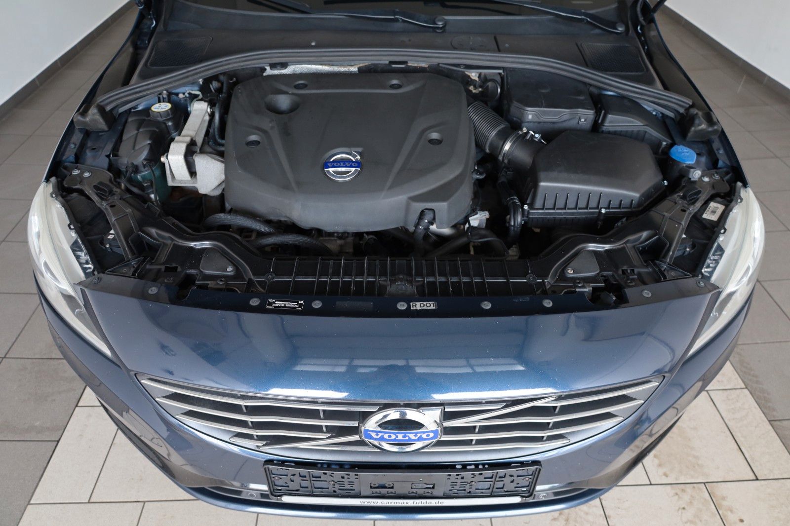 Fahrzeugabbildung Volvo V60 Kombi Momentum T.Leder,Navi,Xenon,Kamera,AHK