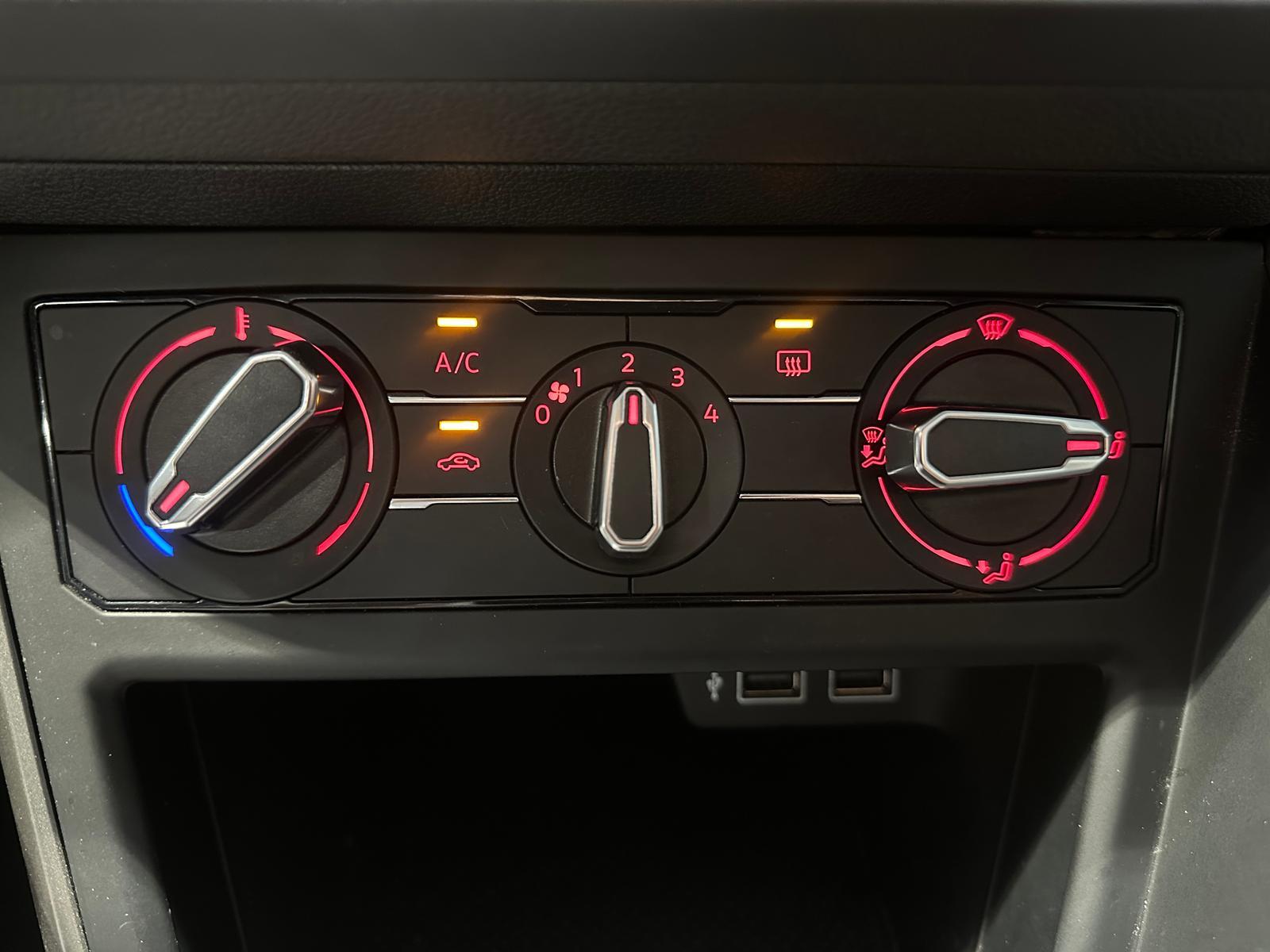 Volkswagen POLO COMFORTLINE KEYLESS TEMPOMAT PDC KAMERA NAV