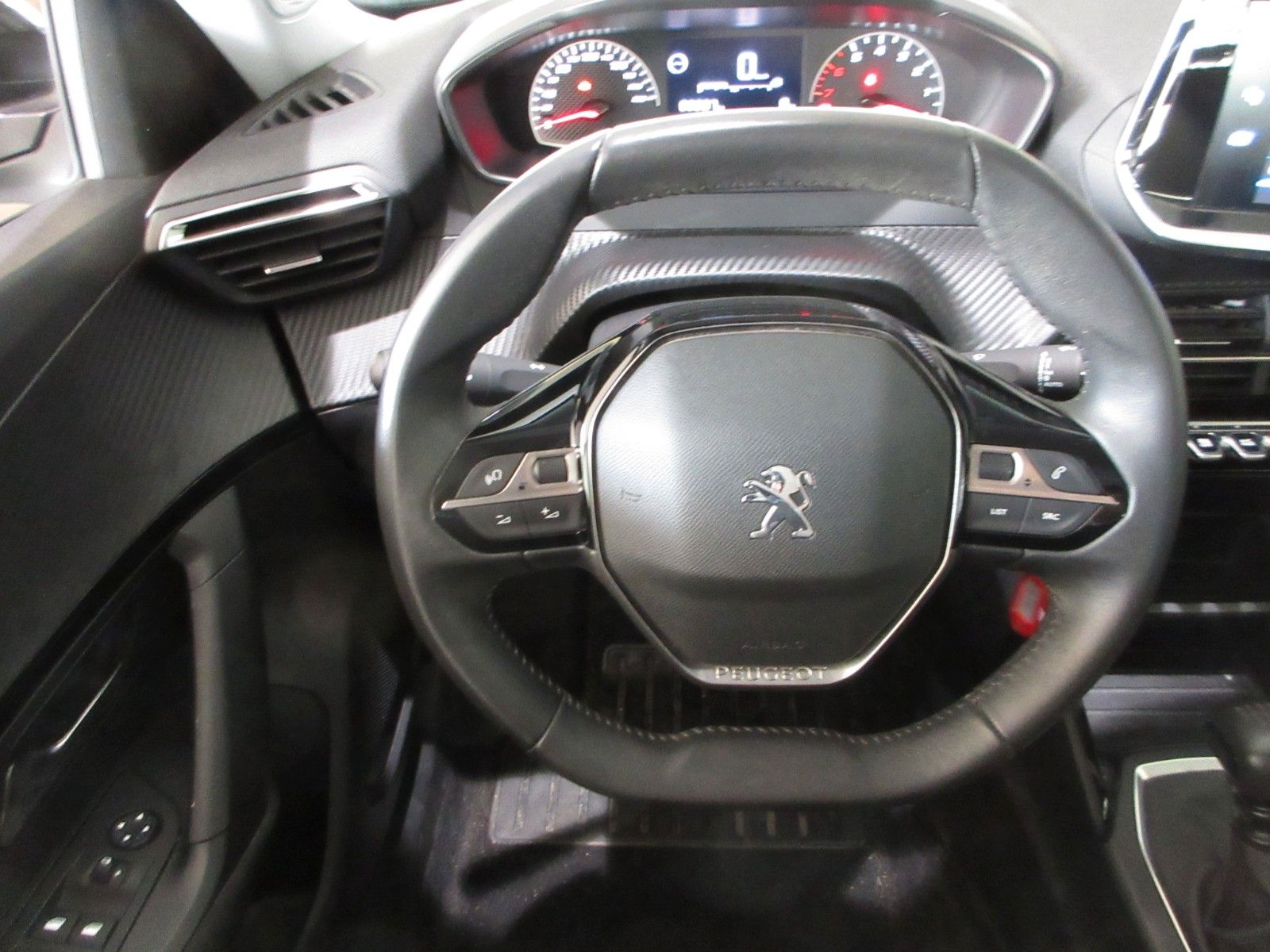 Fahrzeugabbildung Peugeot 2008 Active LED/NAVI/PDC/CAM/SHZ