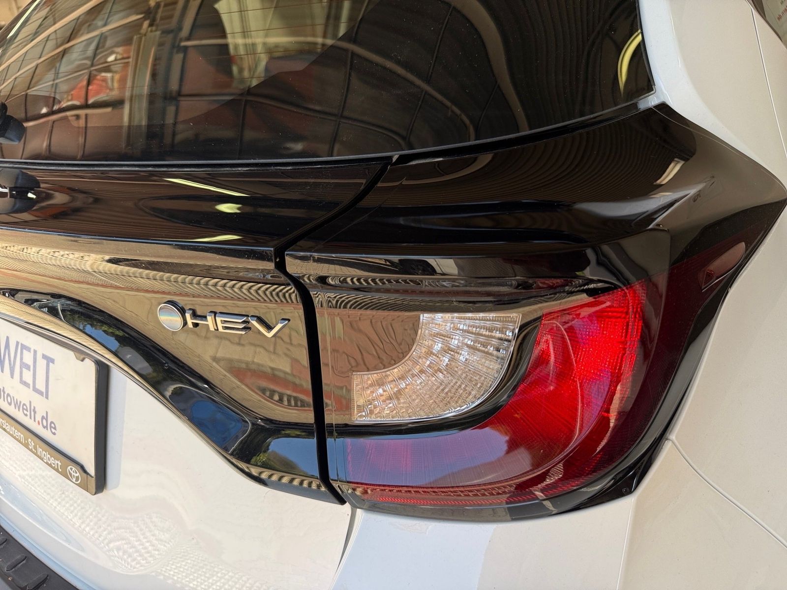 Fahrzeugabbildung Toyota Yaris 1.5 Business Edition KlimaA,Navi,SHZ,ACC