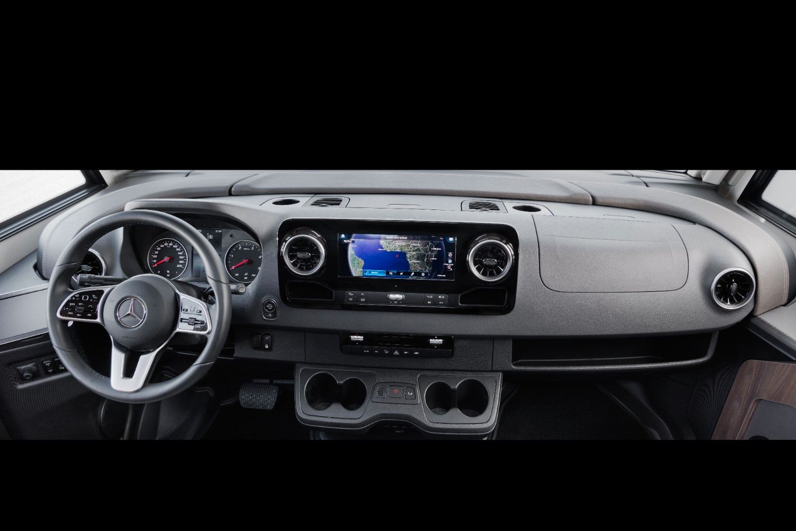 Fahrzeugabbildung Eura Mobil Integra Line 726 EF GT *NATURAL HERITAGE* MJ26