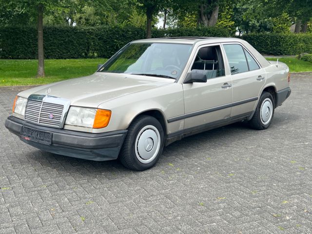 Mercedes-Benz 200 H-Zulassung el. Schiebehubdach  AHK