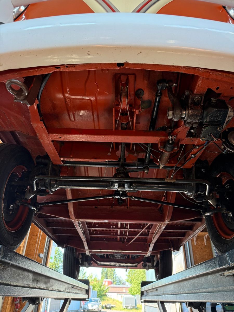 Fahrzeugabbildung Volkswagen T1 Samba 9-Sitzer Faltdach mit Panoramafenstern