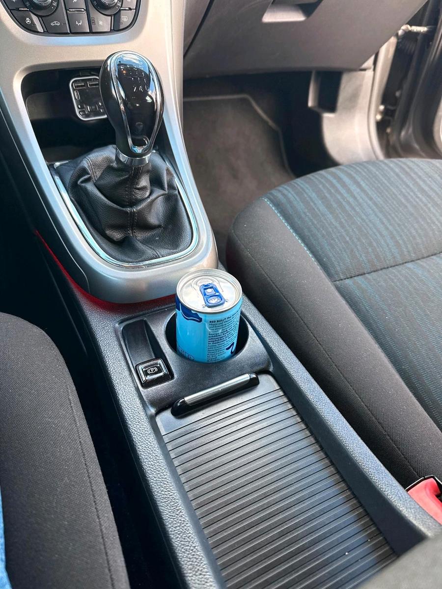 Opel Astra 2012 — photo 11