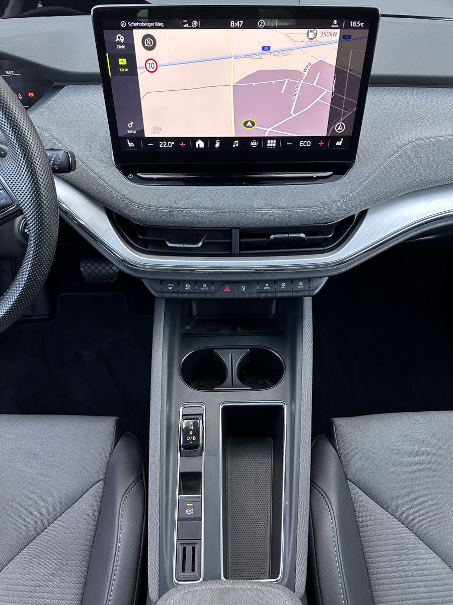 Fahrzeugabbildung SKODA Enyaq iV 80 Sport NAV+LED+AHK+PANO+CANTON+CARPLA