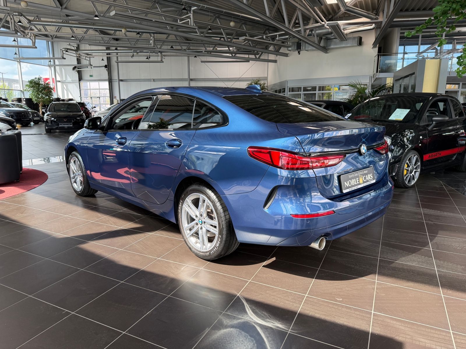 Fahrzeugabbildung BMW 218i Gran Coupe Luxury Line Shadow LED NAV SHZ