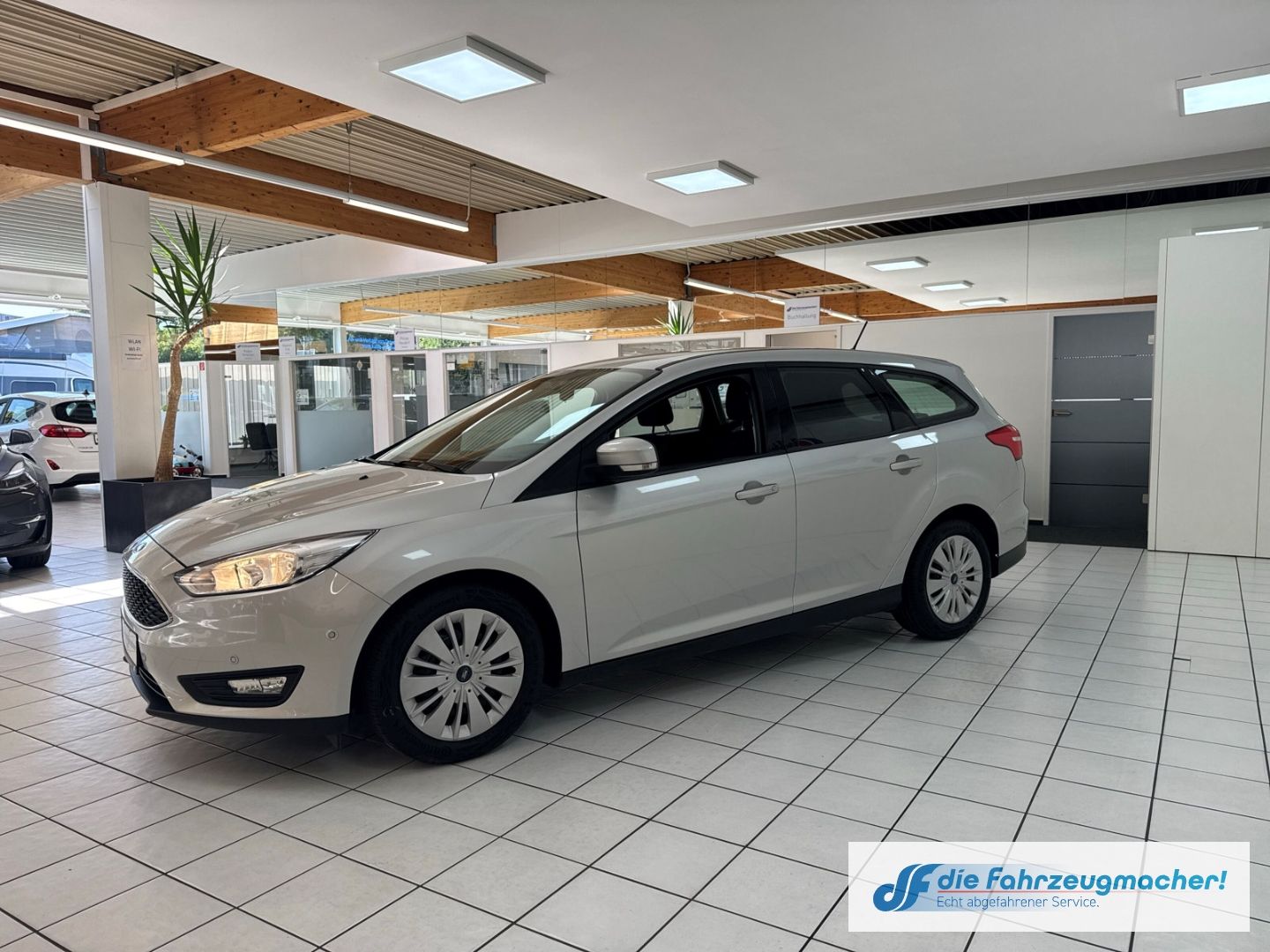 Fahrzeugabbildung Ford Focus Turnier Business 1.5 TDCi Navi Apple CarPl