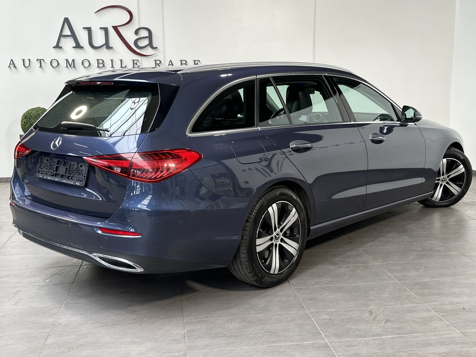 Fahrzeugabbildung Mercedes-Benz C 220d T 4Matic Avantgarde NAV+LED+ACC+PANORAMA