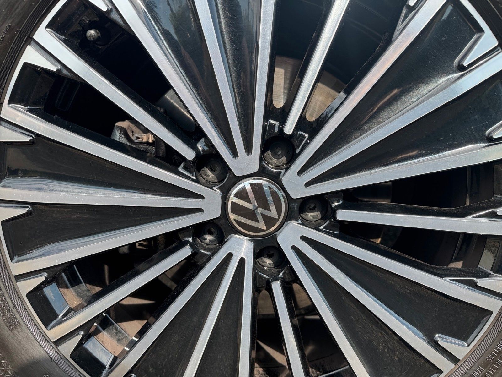 Fahrzeugabbildung Volkswagen Tiguan 1.5 eTSI Life