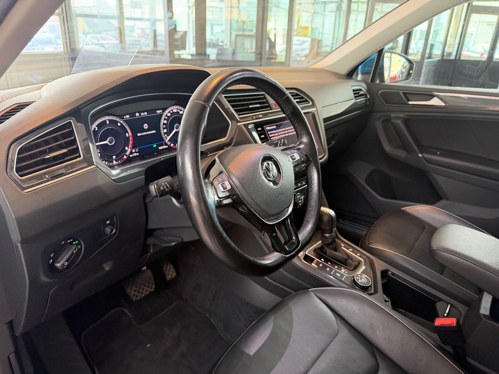Fahrzeugabbildung Volkswagen Tiguan Highline /VIRTUAL/PANO/MEMORY/HUD/KAMERA