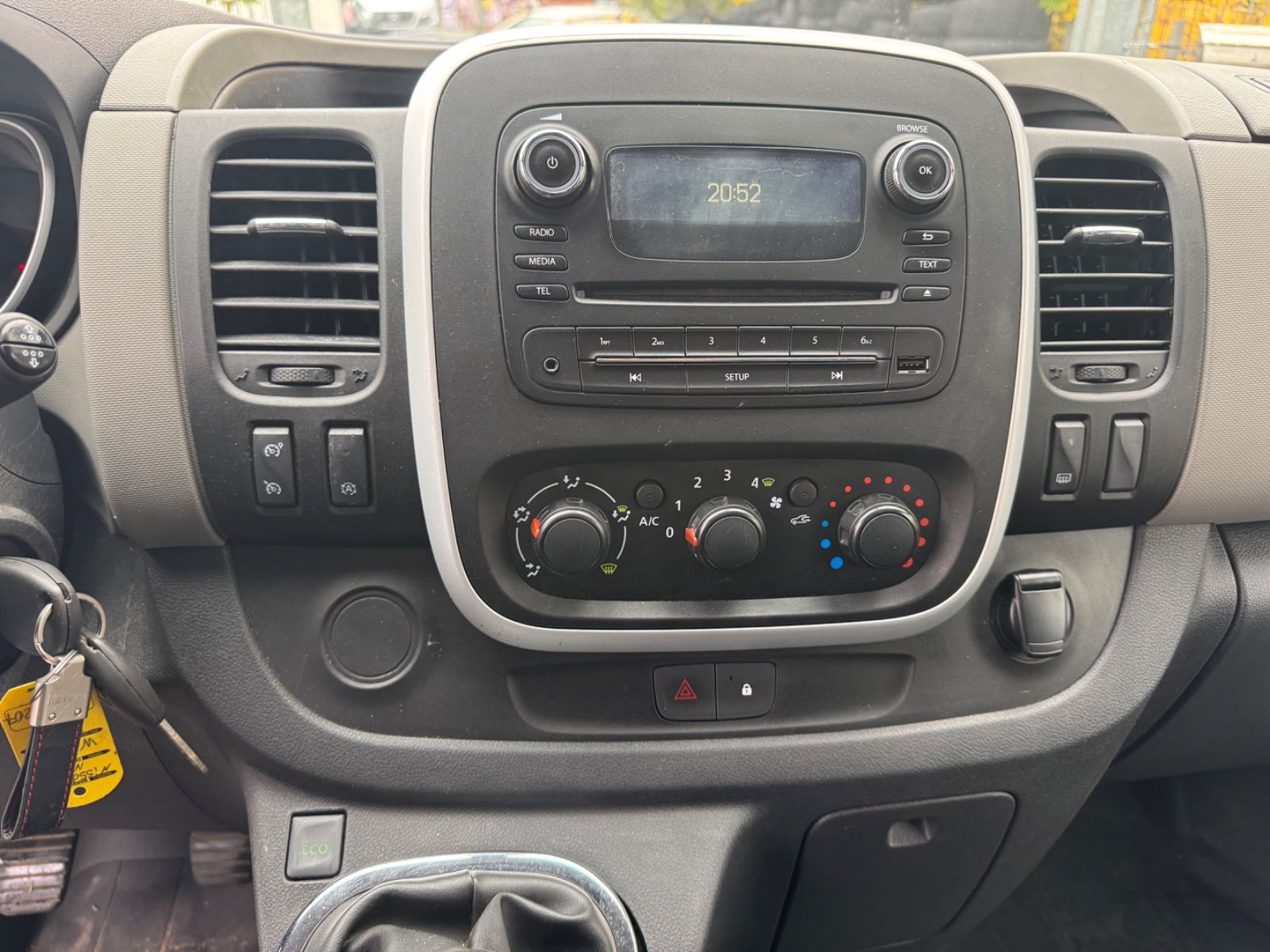Fahrzeugabbildung Nissan NV300 Kastenwagen L1H1 2,7t PRO Klimaanlage