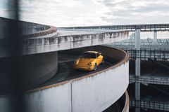 Fahrzeugabbildung Porsche 964 Turbo 3.6 *Speedgelb / Speedline / Dt. Fzg*