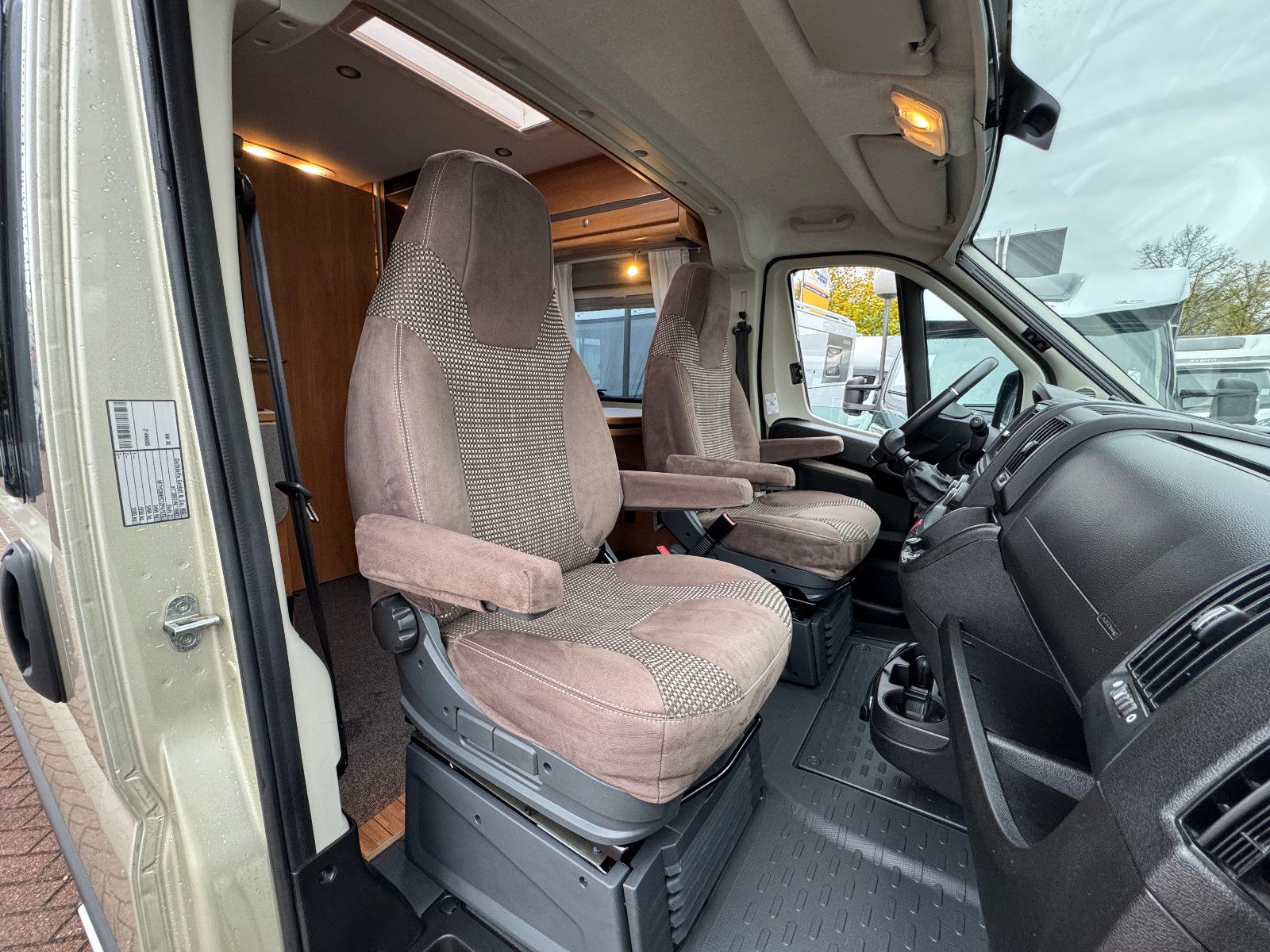 Fahrzeugabbildung Pössl Roadstar 640 DK DACHKLIMA AHK NAVI KAMERA LED 1H
