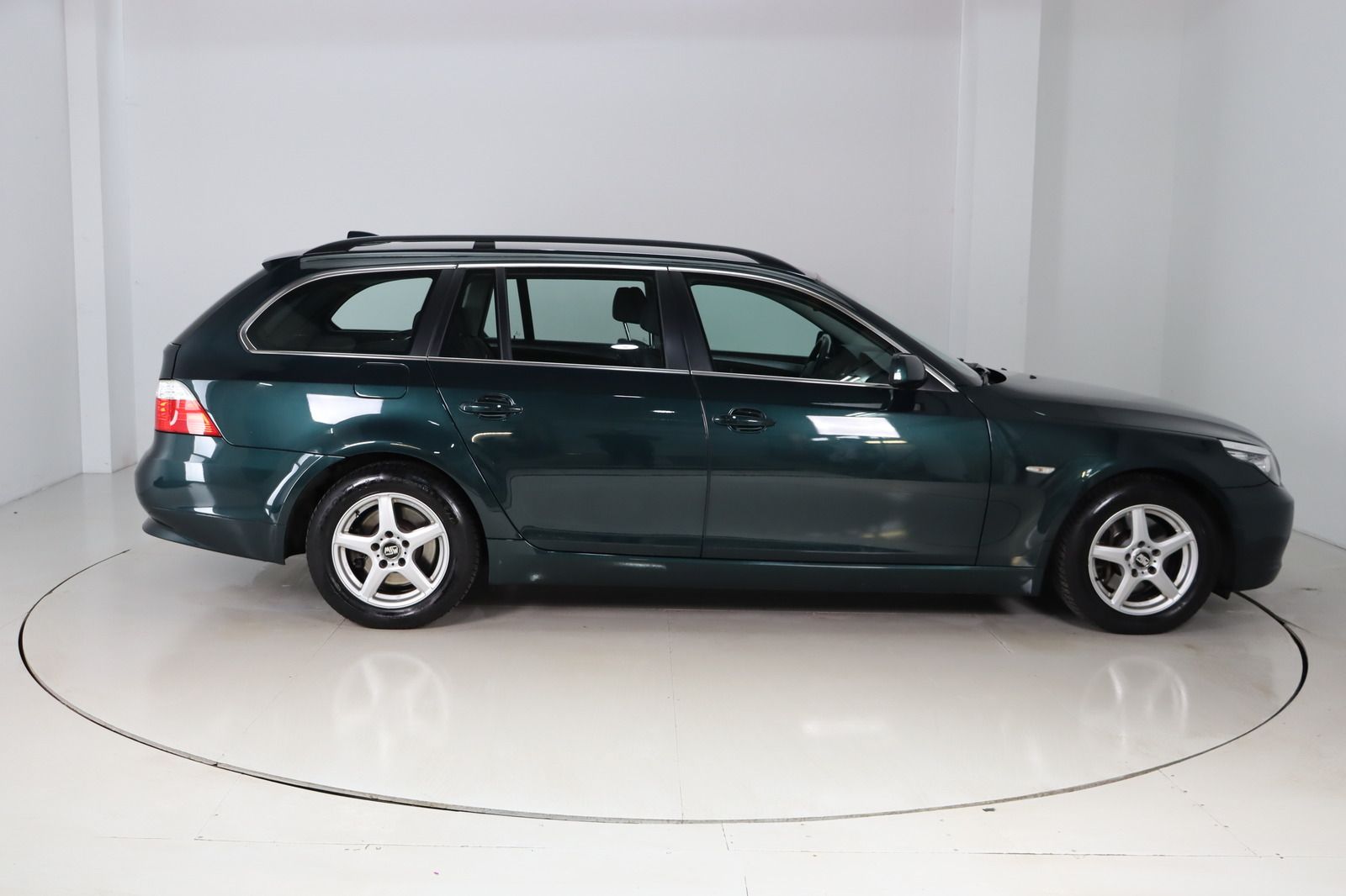 Fahrzeugabbildung BMW 525 i touring Edition * Xenon * Navi * PDC