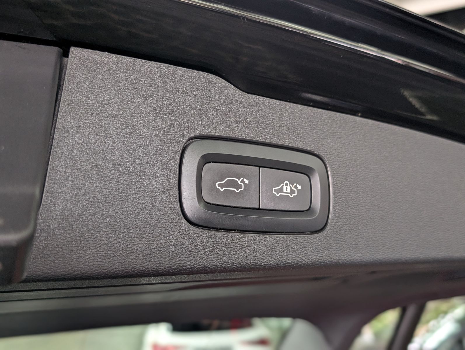 Fahrzeugabbildung Volvo V60 B3 Core 2.0Turbo MHEV VIRT LED APP SOUND AHK