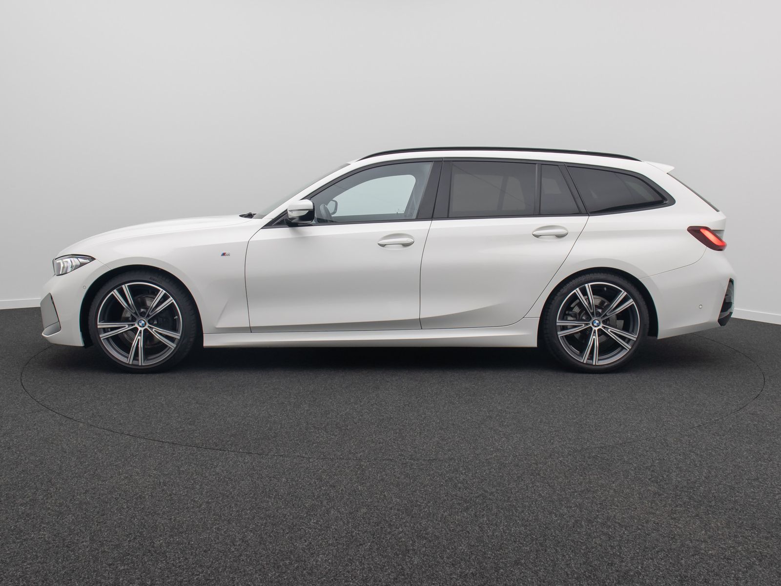 Fahrzeugabbildung BMW 320d M Sport DAB Kamera Alarm AHK Panorama 19"