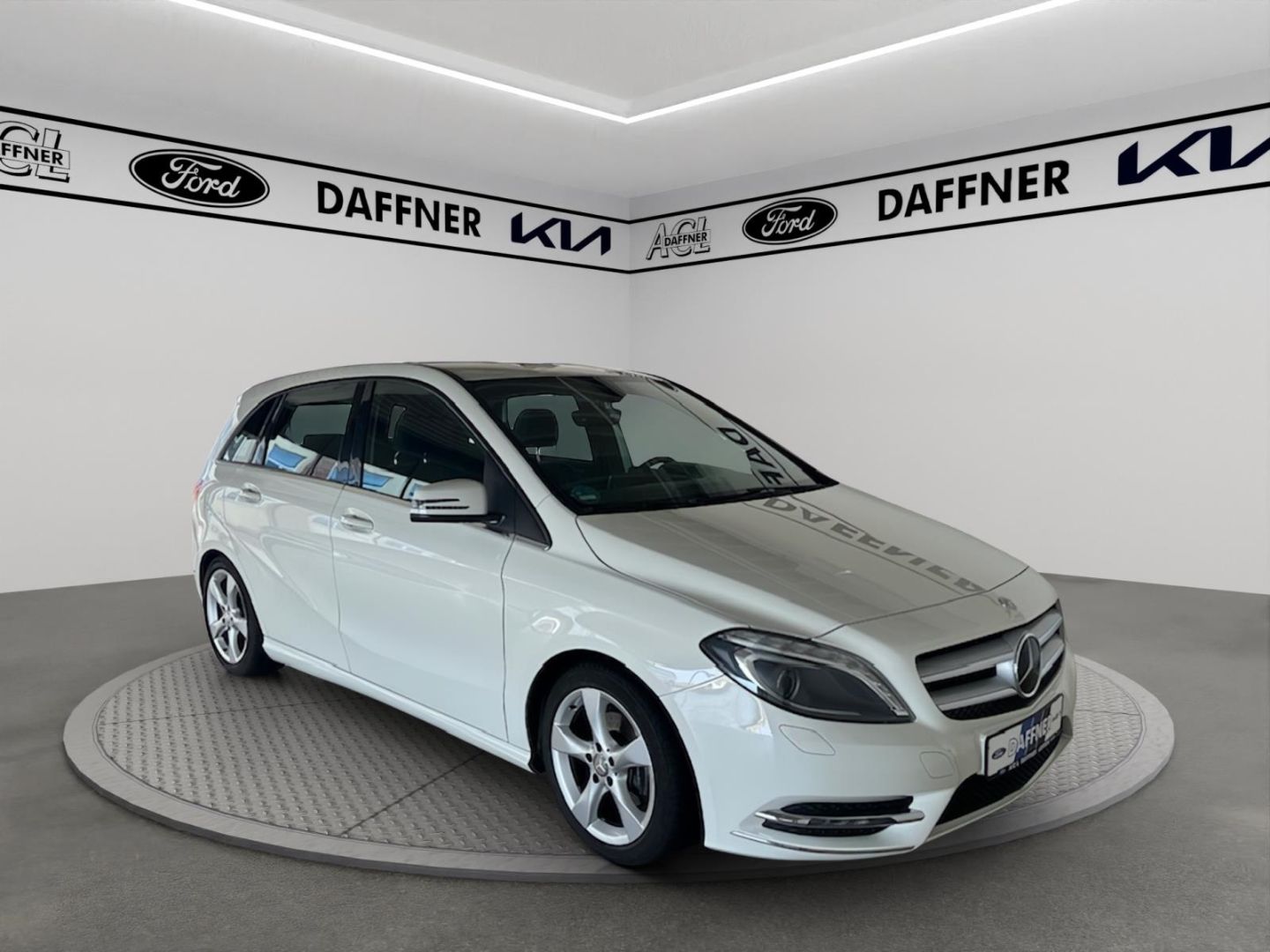 Fahrzeugabbildung Mercedes-Benz B 180 Sportpaket AHK-el. klappb. Bi-Xenon SHZ No