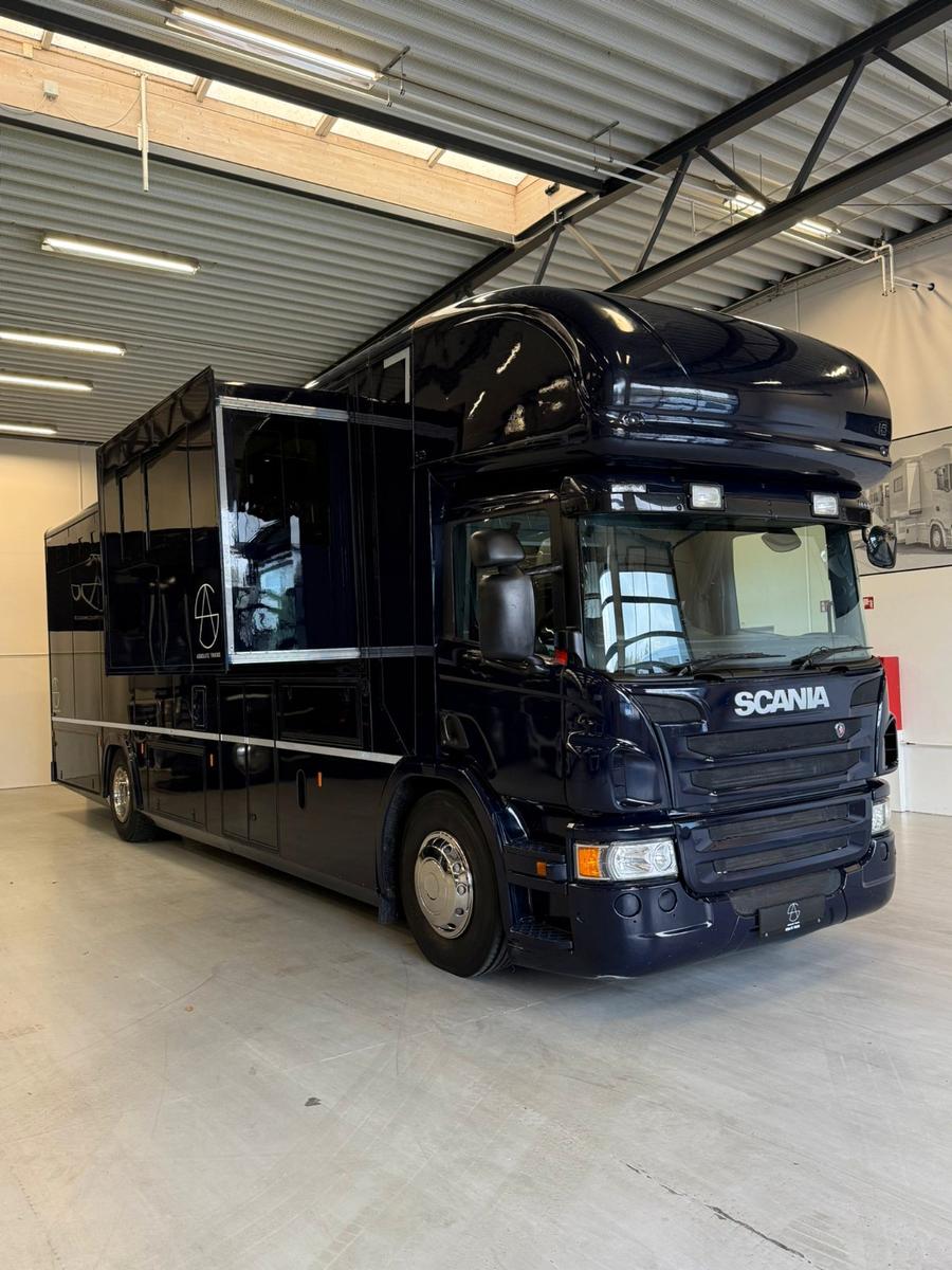 Scania P230 RHD 5 HORSES WITH POP-OUT