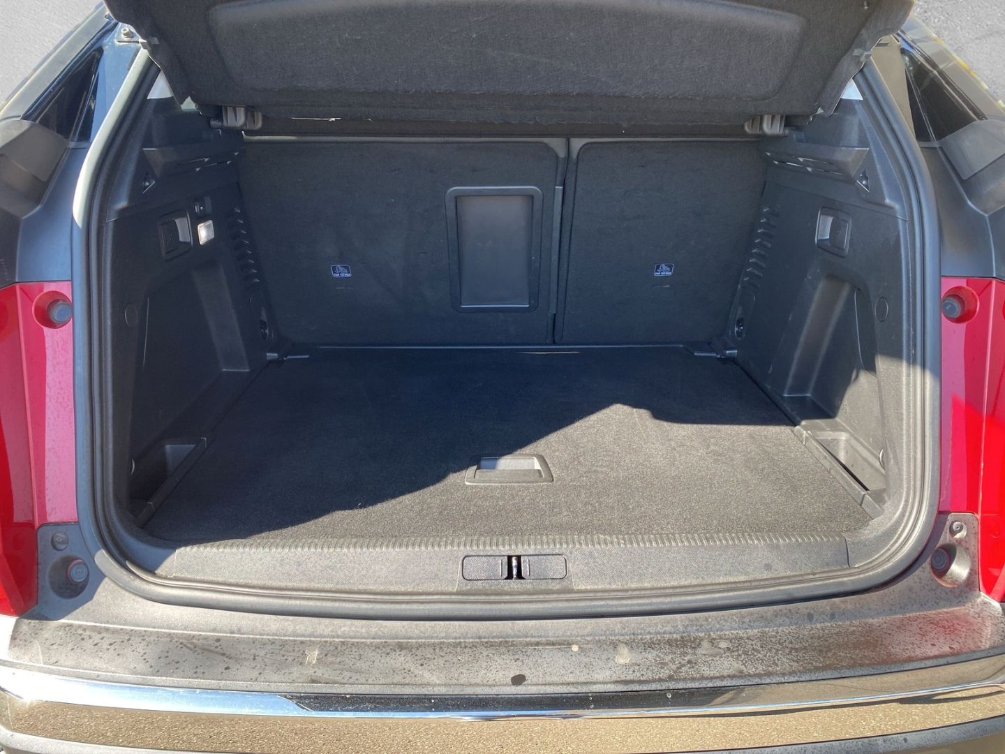 Fahrzeugabbildung Peugeot 3008 Allure 1.2 PureTech 130 AHK-abnehmbar El. P