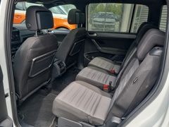 Fahrzeugabbildung Volkswagen Touran 1.5 TSI DSG R-Line 7-Si. STANDHZG PANO AH