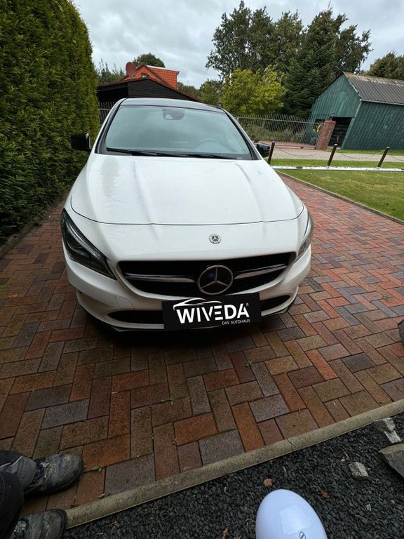 MERCEDES-BENZ CLA 220 Shooting Brake