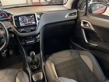 Peugeot 2008 Allure *NAVI*DAB*SZHZ*TEMPOMAT*PDC*