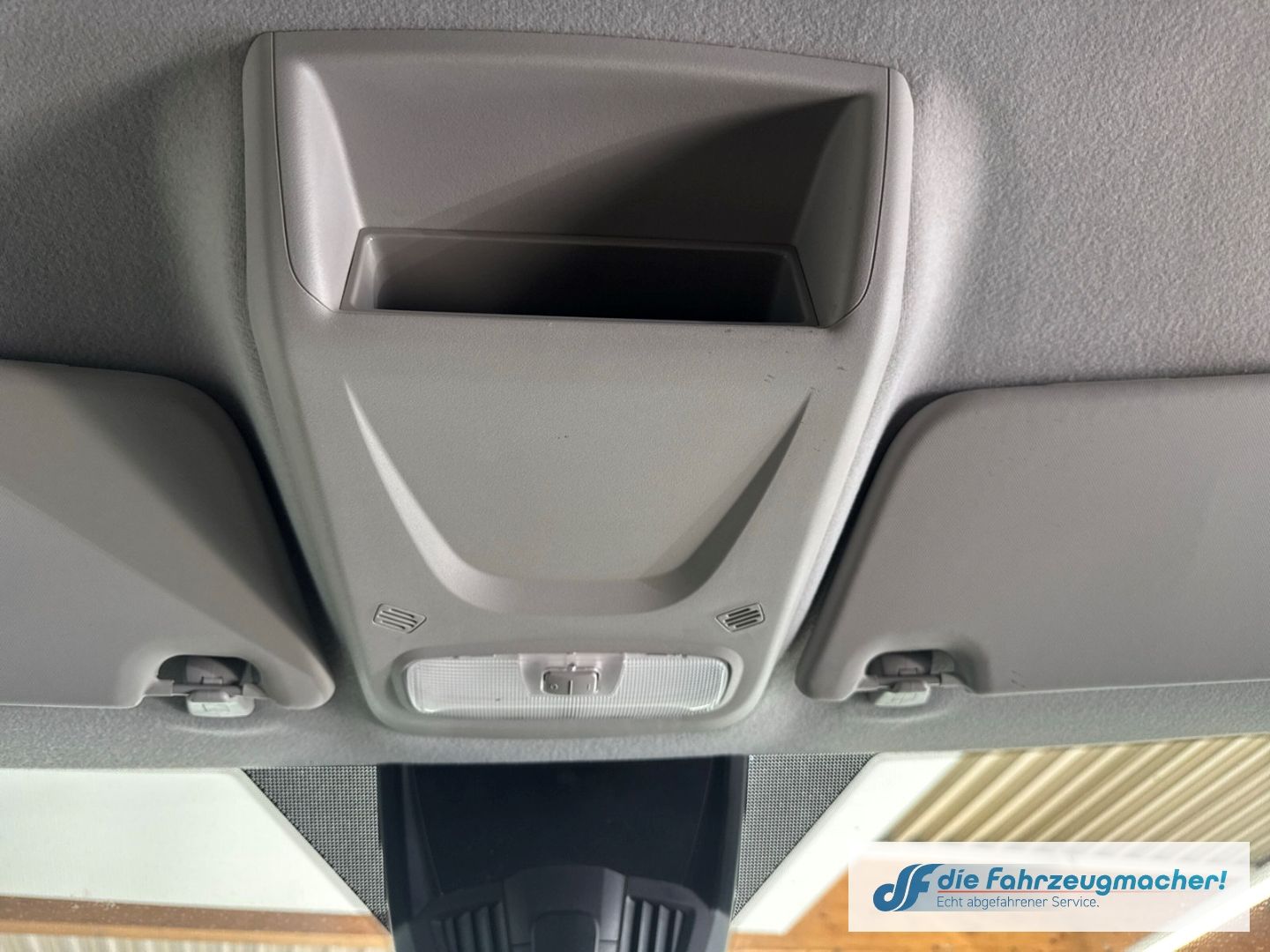 Fahrzeugabbildung Ford Transit Custom Kasten 320 L2H2 Limited StandHZG