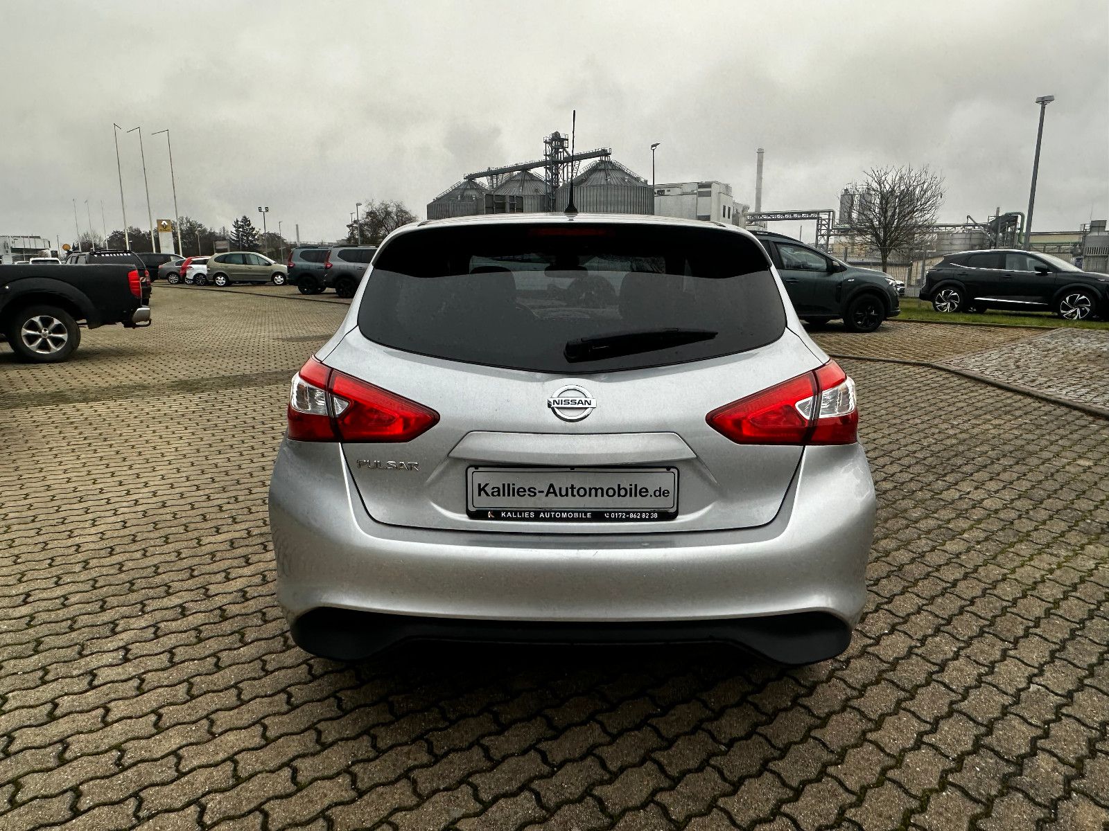 Fahrzeugabbildung Nissan Pulsar Tekna