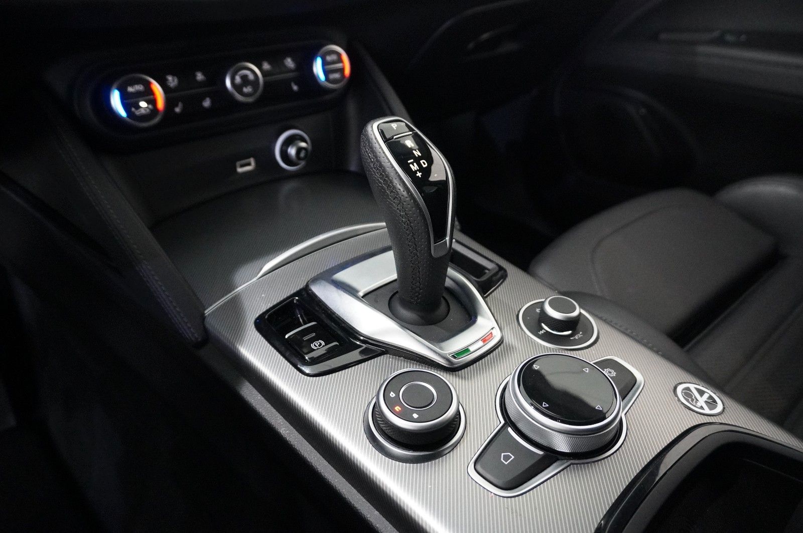Fahrzeugabbildung Alfa Romeo Stelvio 2.2D VELOCE Q4 NAVI/LED/KAMERA/MATRIX/SH