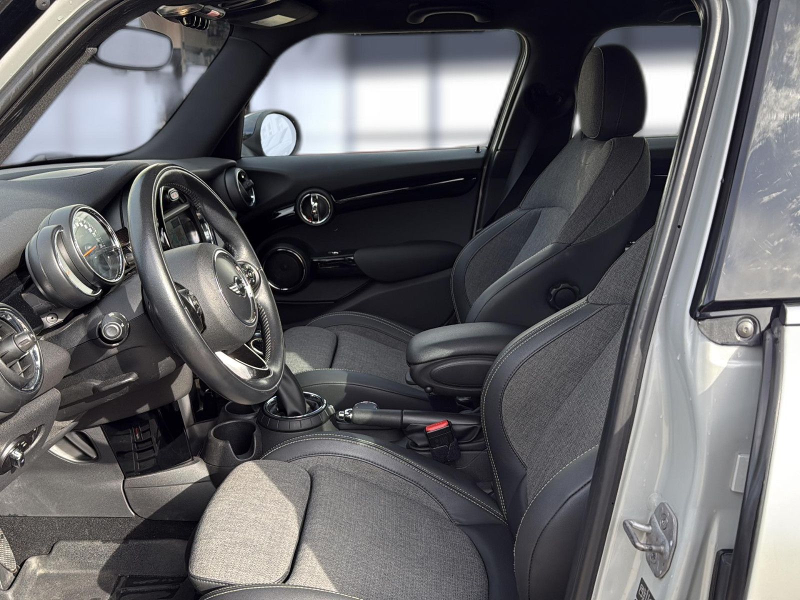 Fahrzeugabbildung MINI COOPER Mini 5-trg. Cooper/ unfallfrei top