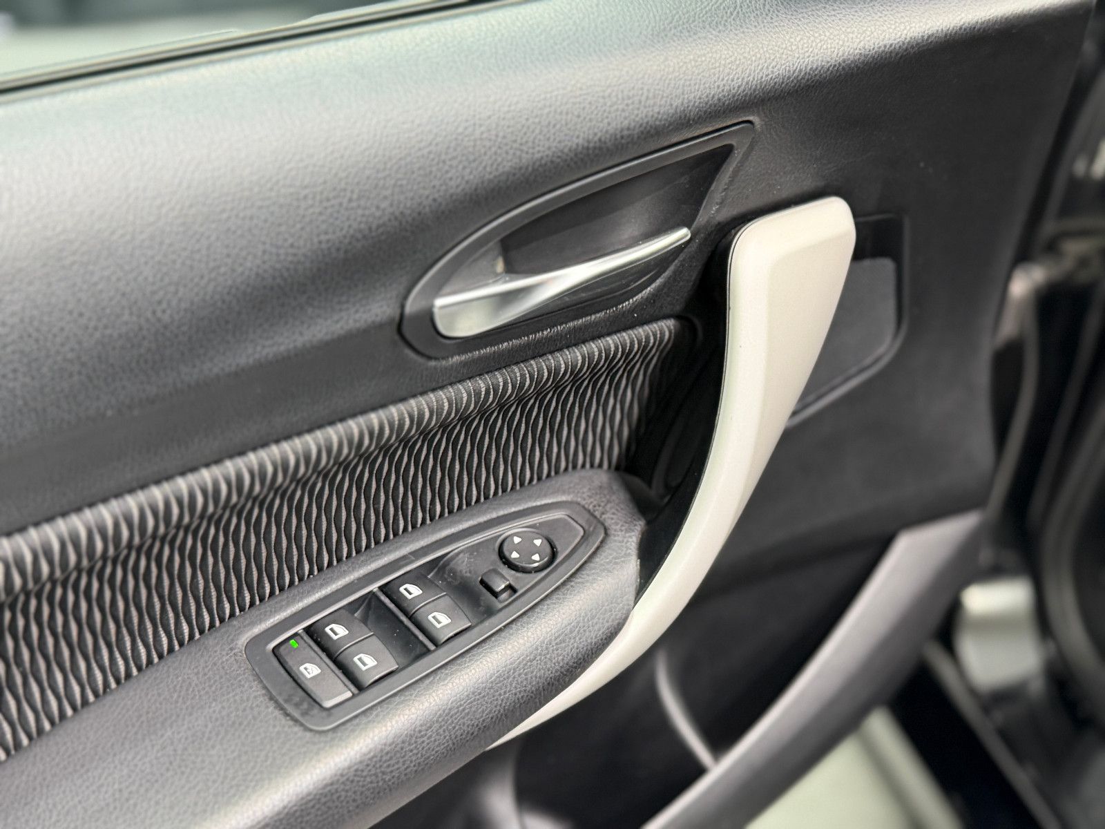 Fahrzeugabbildung BMW 120d xDrive Advantage|AUTOMATIK|HIFI|PDC|PANO|NA
