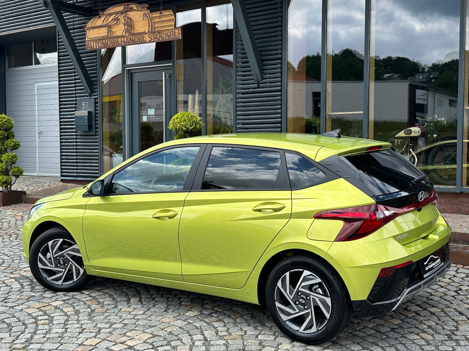 Hyundai i20 1.0 T-GDI Family +NAVI+LED+CAM+SHZG+LHZG+5J+
