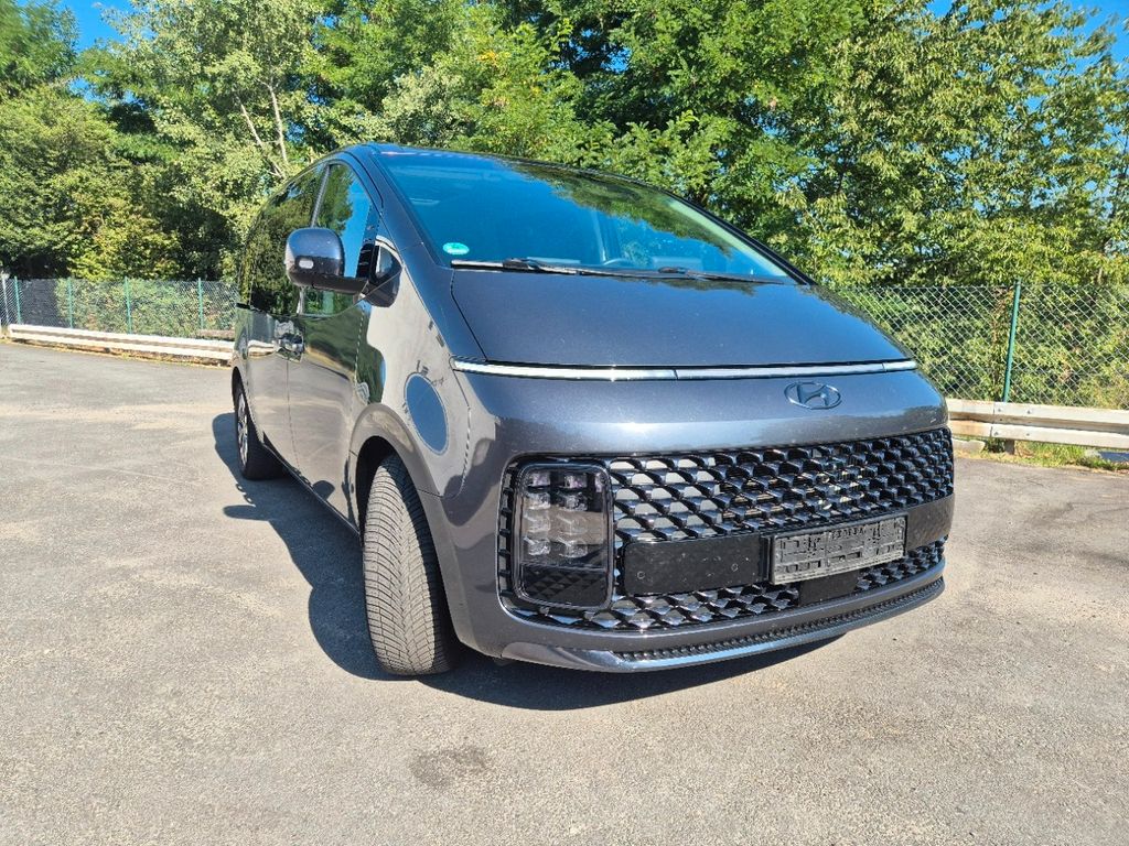 Image of Hyundai STARIA