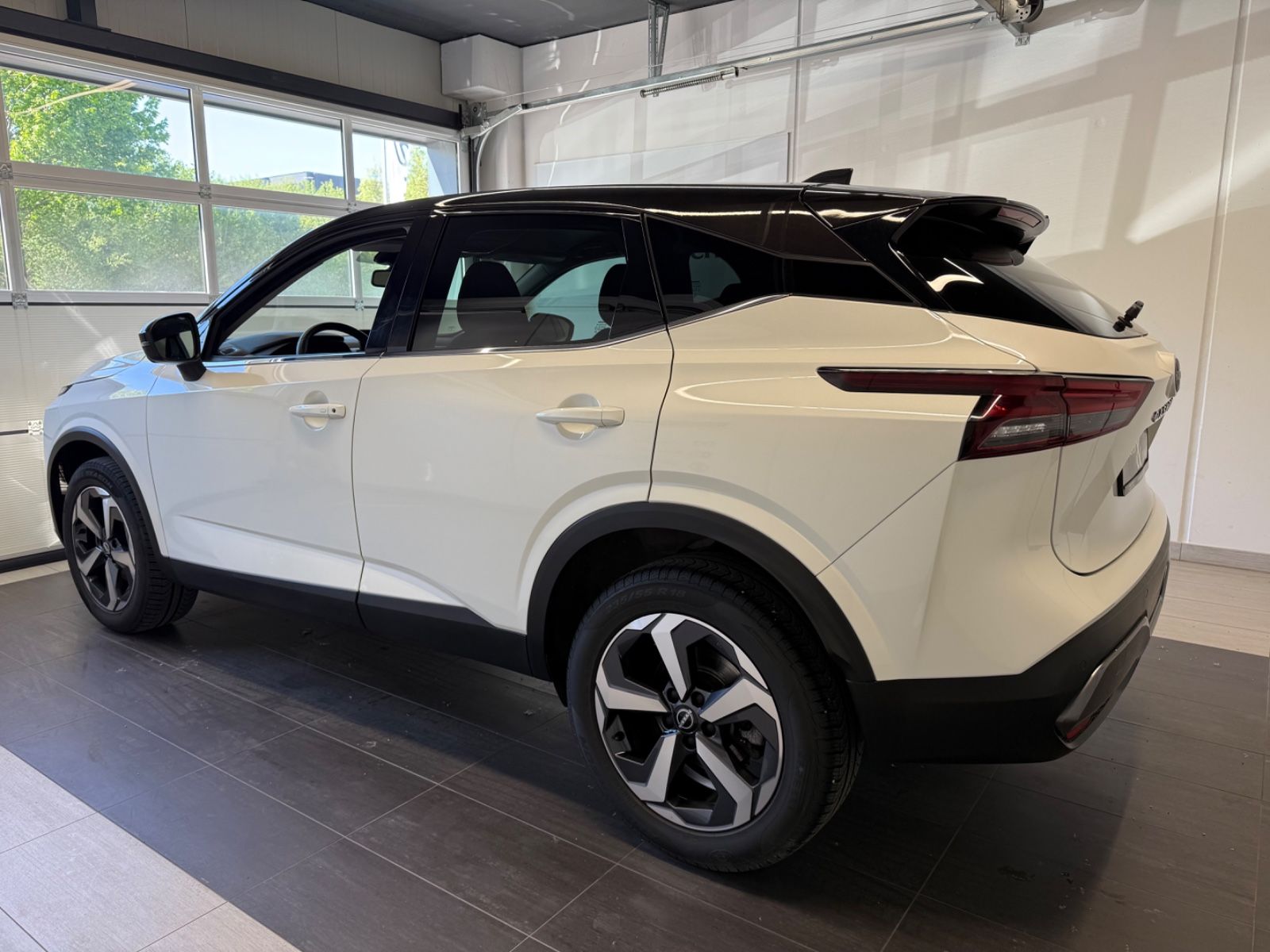 Fahrzeugabbildung Nissan Qashqai N-Connecta 1.3DIG-T Business Technologie