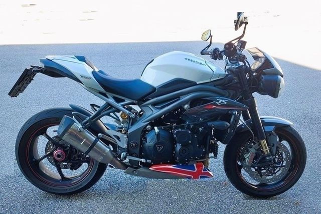 Triumph Speed Triple 1050 RS **Arrow**