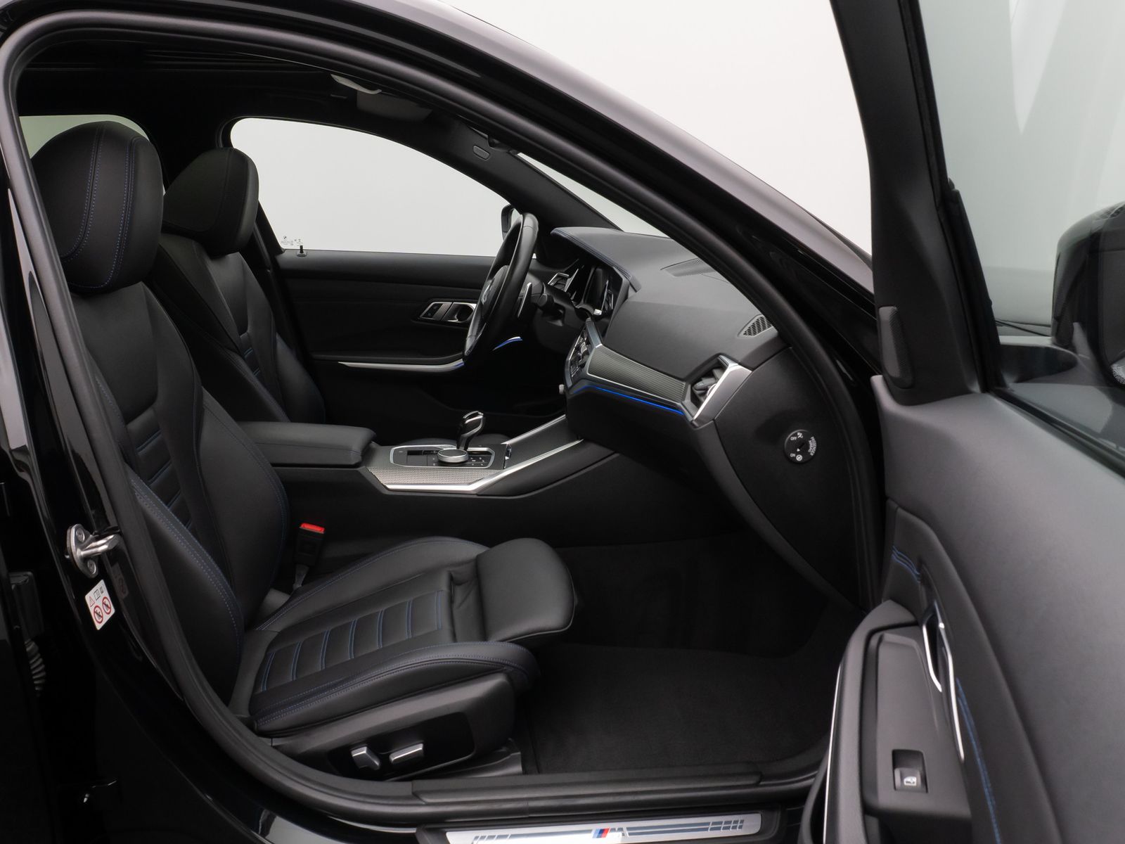 Fahrzeugabbildung BMW 330i M Sport Panorama Kamera Laser HUD DAB HiFi