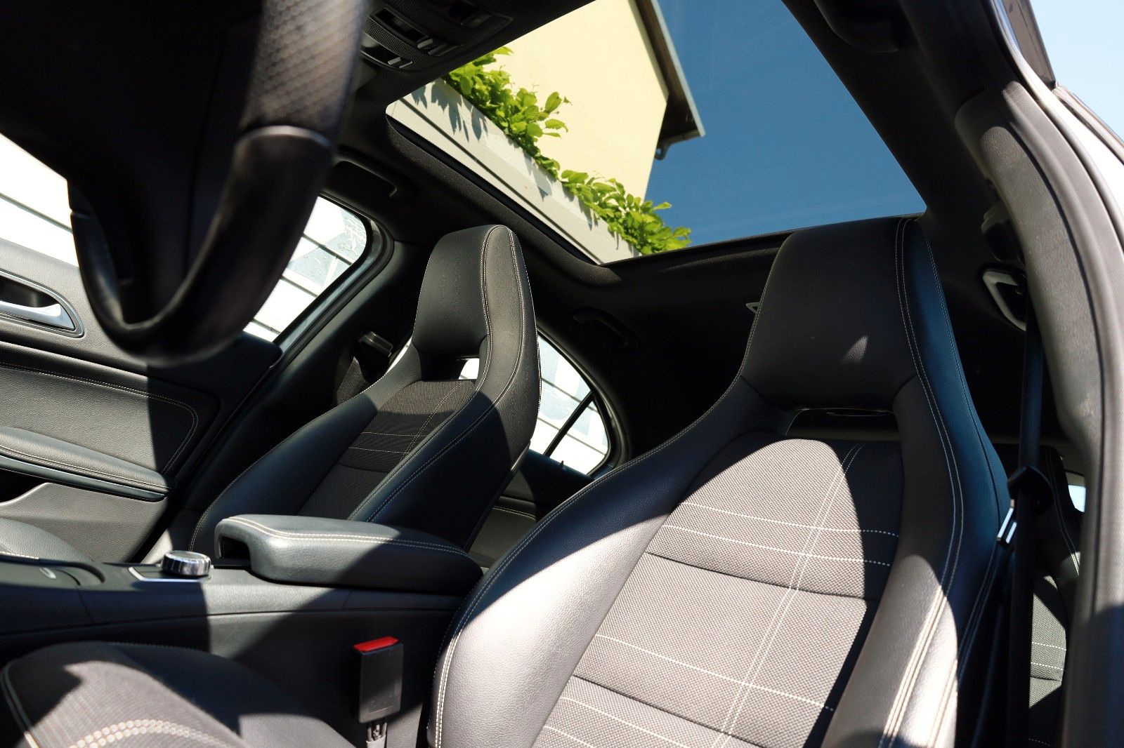 Fahrzeugabbildung Mercedes-Benz A 180 Urban T.Leder,Navi,Xenon,Panorama,SH,PDC