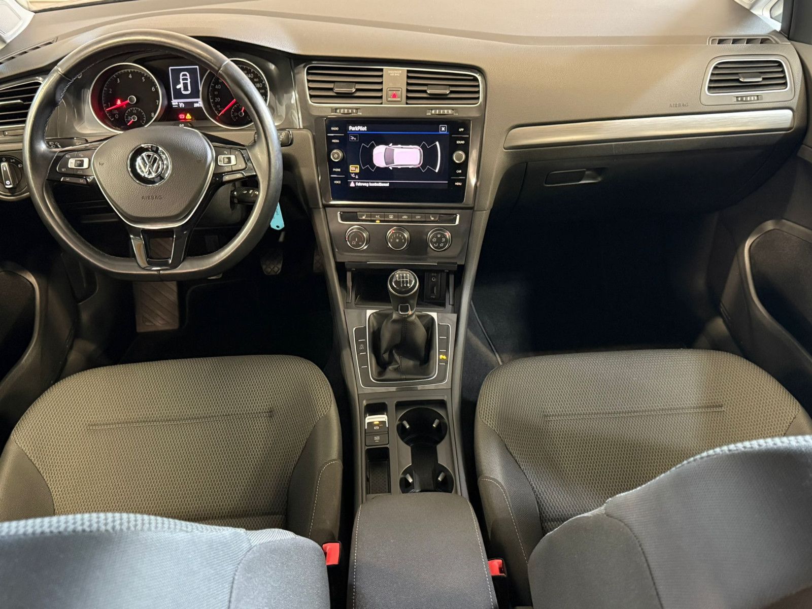 Fahrzeugabbildung Volkswagen Golf VII Lim. Comfortline CNG ACC AHK Kamera SHZ
