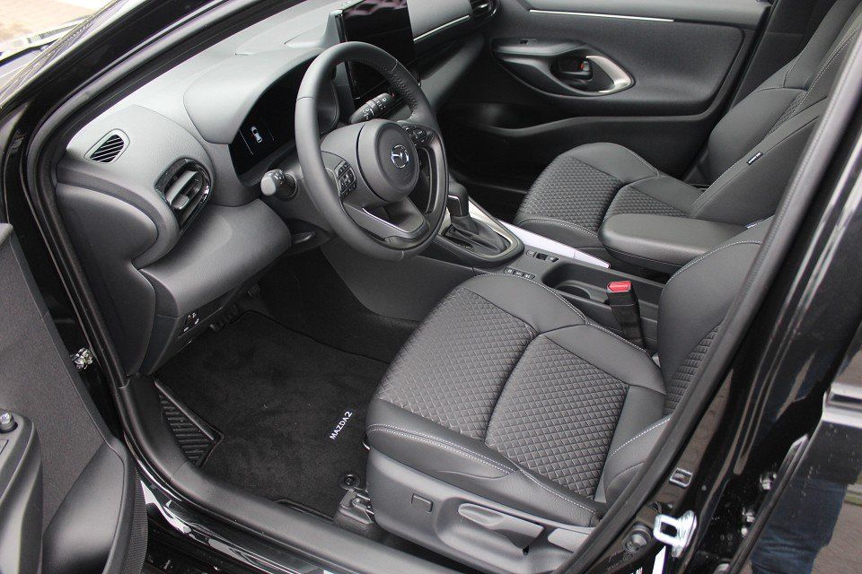 Fahrzeugabbildung Mazda 2 Hybrid Homura 1.5L VVT-i 116 PS CVT ACAA RFK E