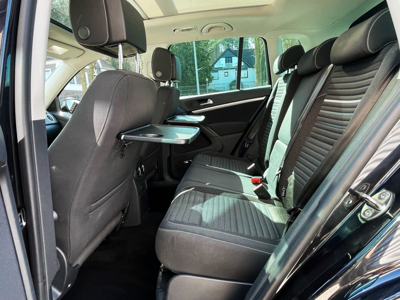 Fahrzeugabbildung Volkswagen TIGUAN 2.0TDI CUP DSG 4M NAVI DYNAUDIO CAM PANO.