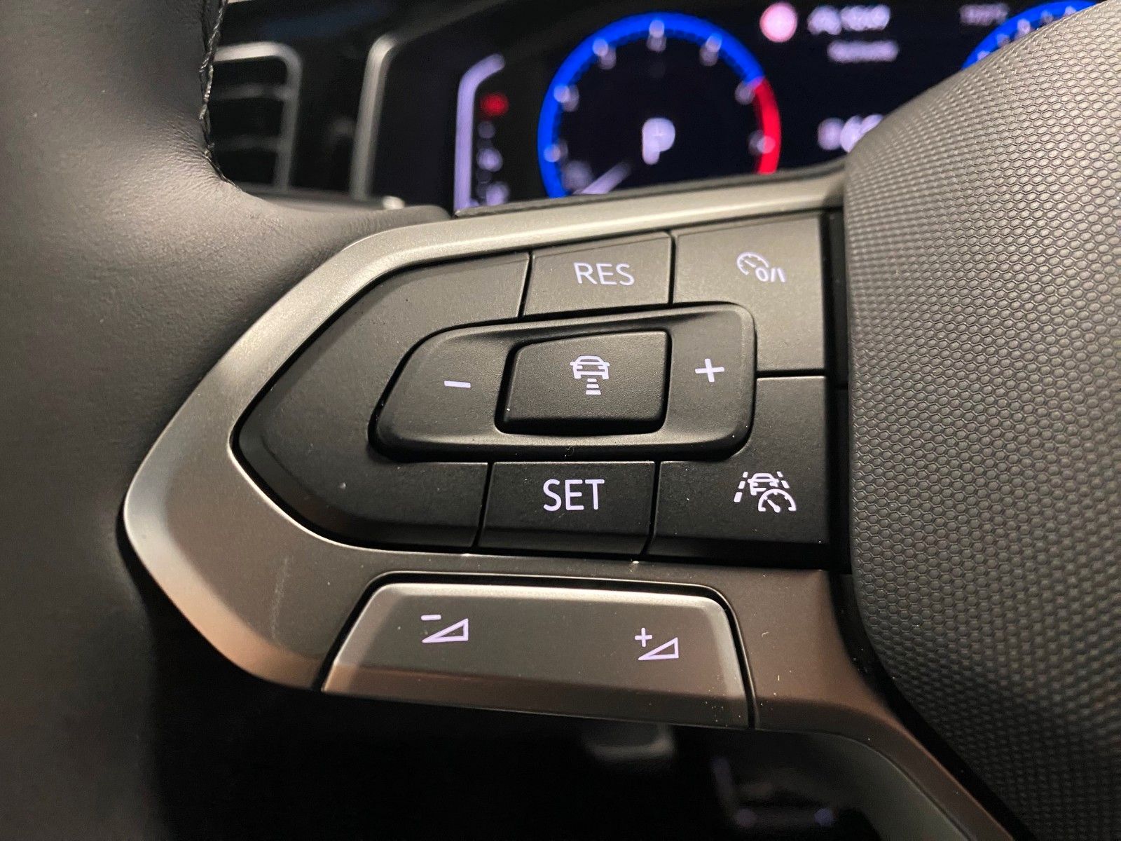 Fahrzeugabbildung Volkswagen Taigo 1.5 TSI OPF DSG R-Line+ MATRIX LED+ACC+18"