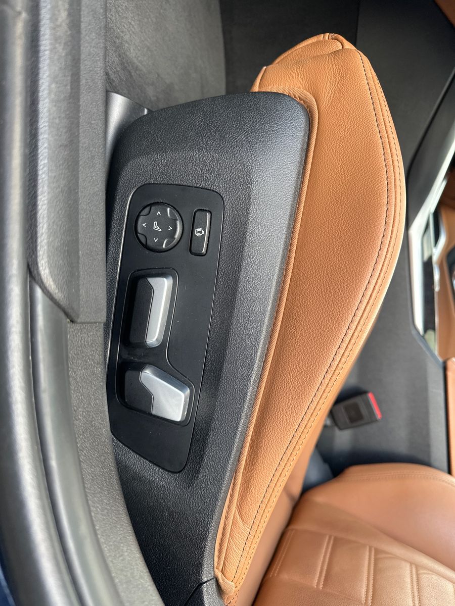 Fahrzeugabbildung BMW M340d Touring xDrive NAV+LED+PANO+AHK+HEAD-UP