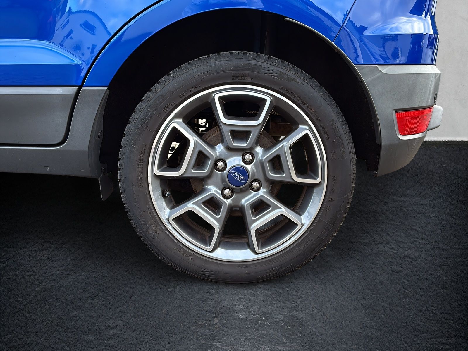 Fahrzeugabbildung Ford EcoSport 1.0 Titanium KLIMAAUT. WINTER PAKET PDC