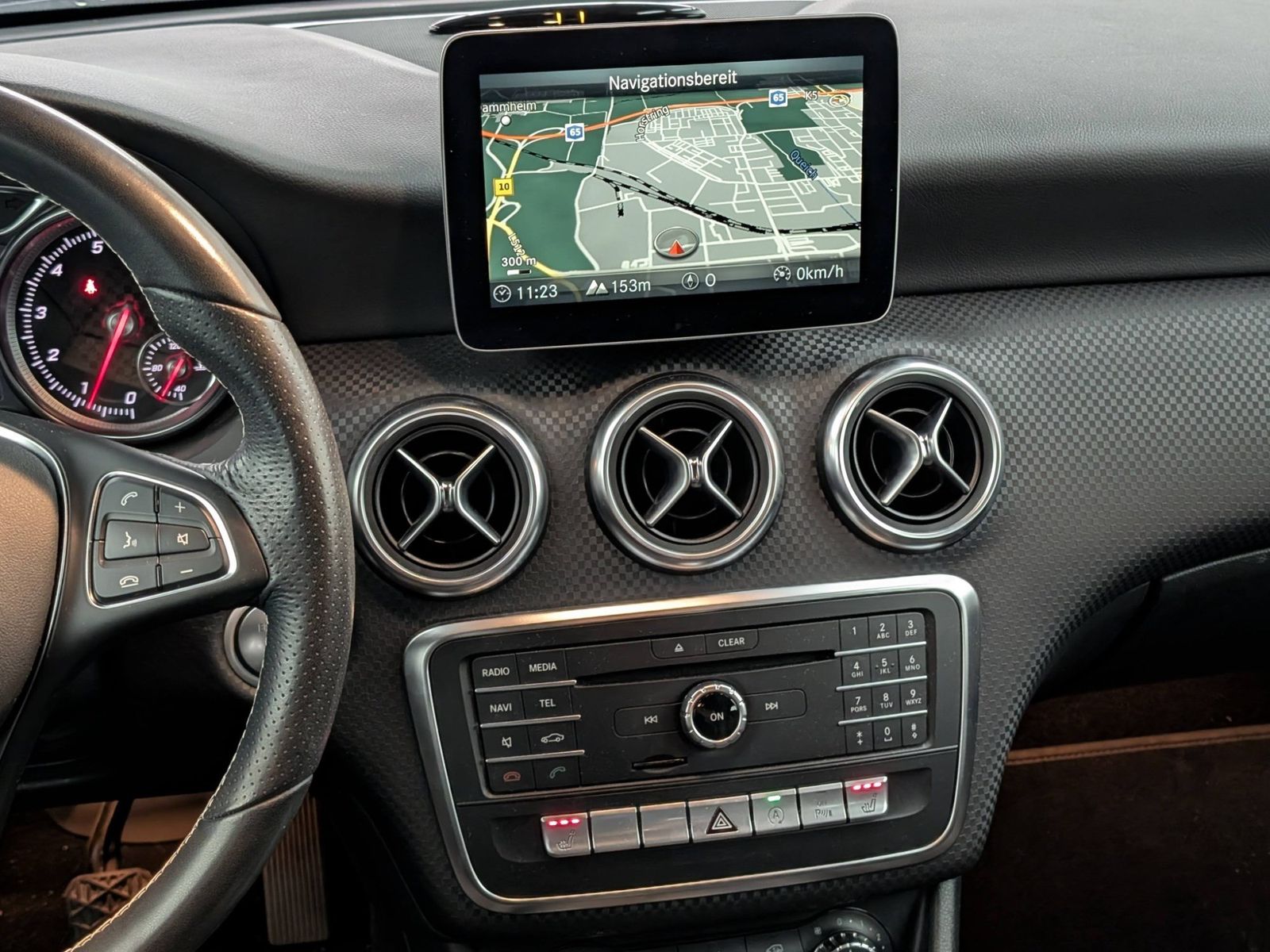 MERCEDES-BENZ A 180 1.6 Urban Navi LED Klima SHZ – Bild 17