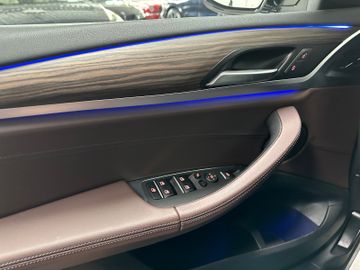 Fahrzeugabbildung BMW X3 xD30d M Sport SAG CockpitProf DAB Alarm HiFi