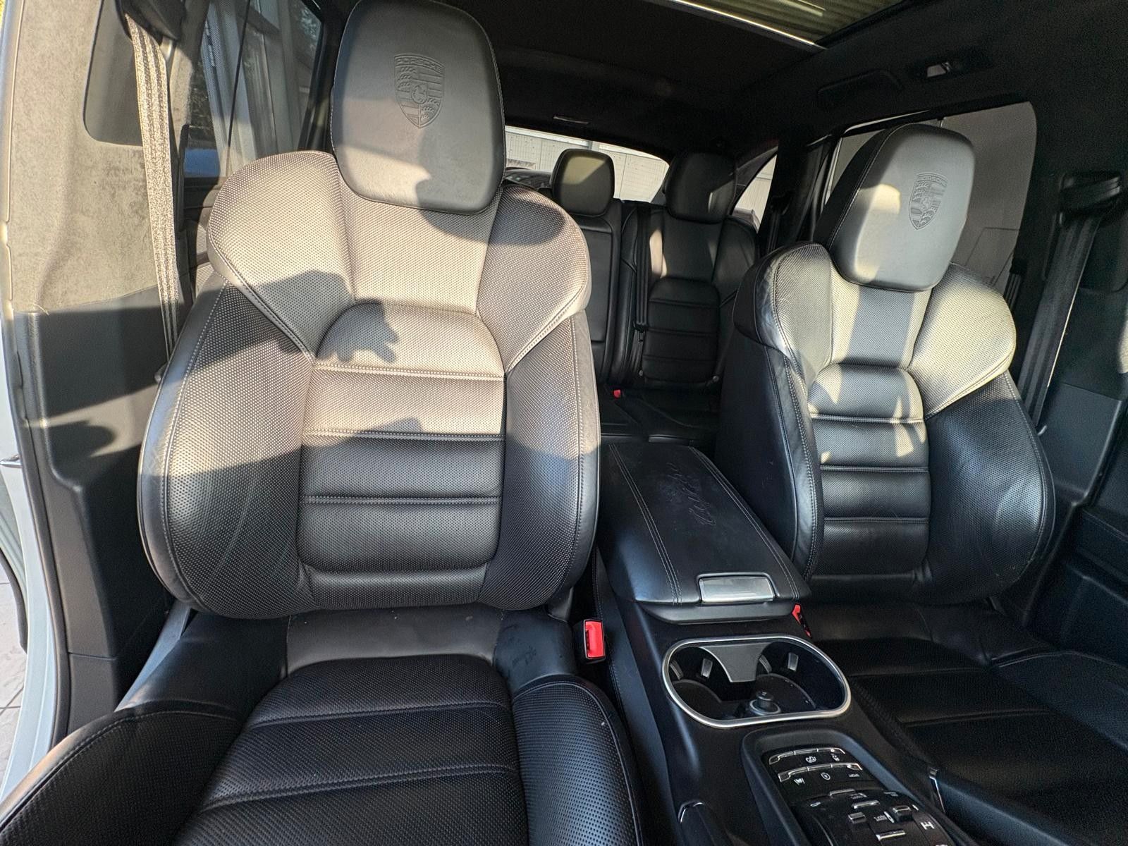 Fahrzeugabbildung Porsche Cayenne Turbo/PCCB/Panodach/Burmester/Voll!